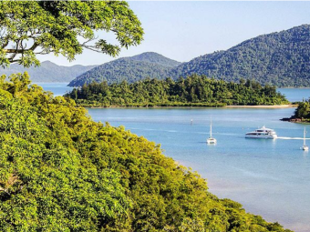 AIRLIE BEACH CELE 3
